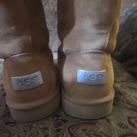 Uggs size 8 like new - Picture 5 of 6